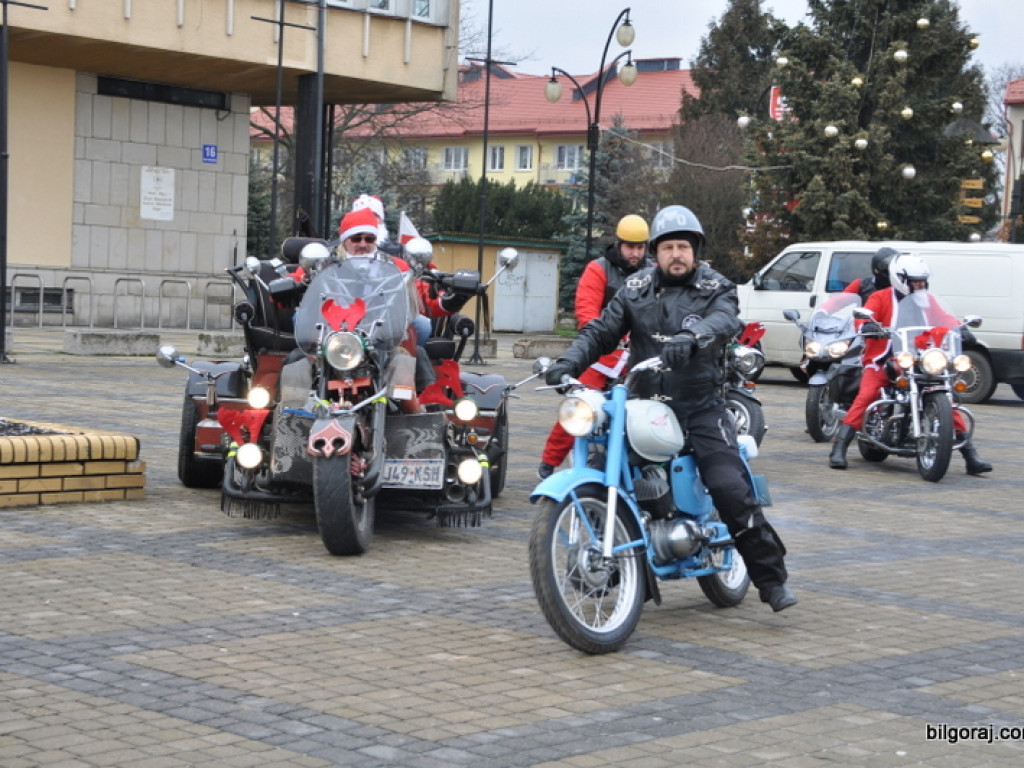 Mikołaje na motocyklach ruszyli sprawiać dzieciom przyjemność (FOTO)