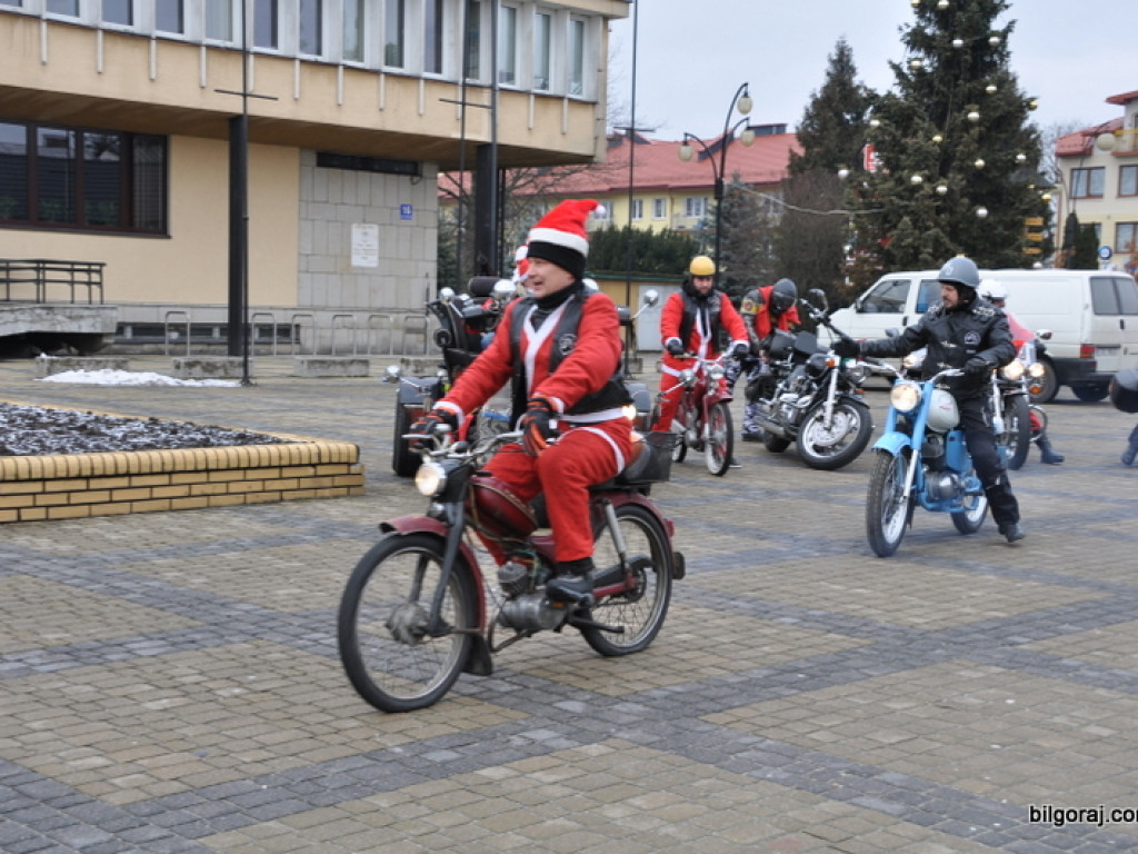 Mikołaje na motocyklach ruszyli sprawiać dzieciom przyjemność (FOTO)