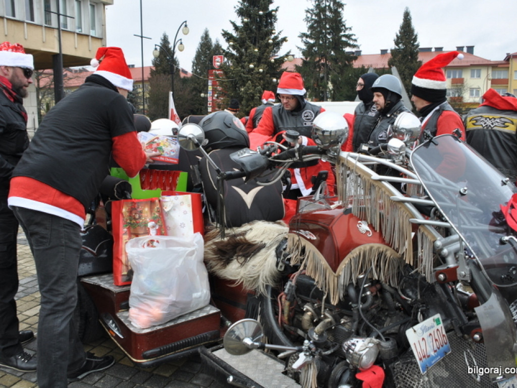 Mikołaje na motocyklach ruszyli sprawiać dzieciom przyjemność (FOTO)