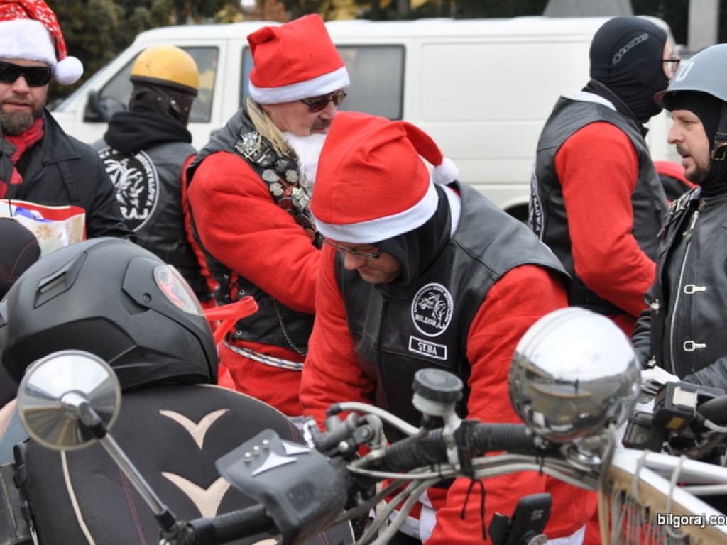 Mikołaje na motocyklach ruszyli sprawiać dzieciom przyjemność (FOTO)
