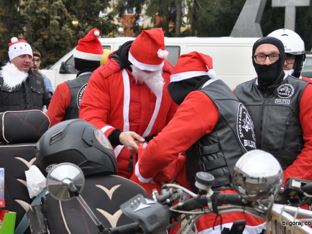 Mikołaje na motocyklach ruszyli sprawiać dzieciom przyjemność (FOTO)