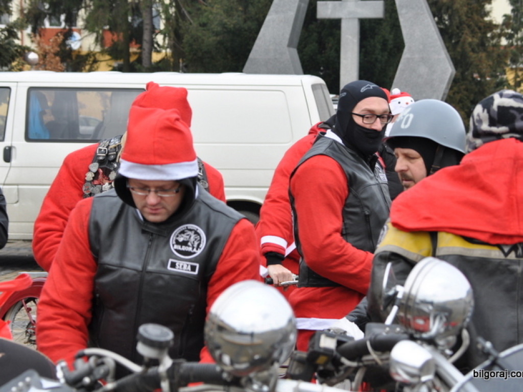 Mikołaje na motocyklach ruszyli sprawiać dzieciom przyjemność (FOTO)