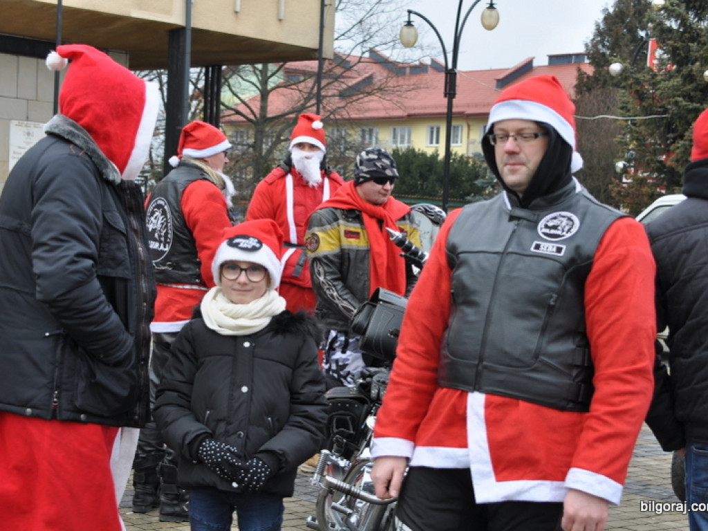 Mikołaje na motocyklach ruszyli sprawiać dzieciom przyjemność (FOTO)
