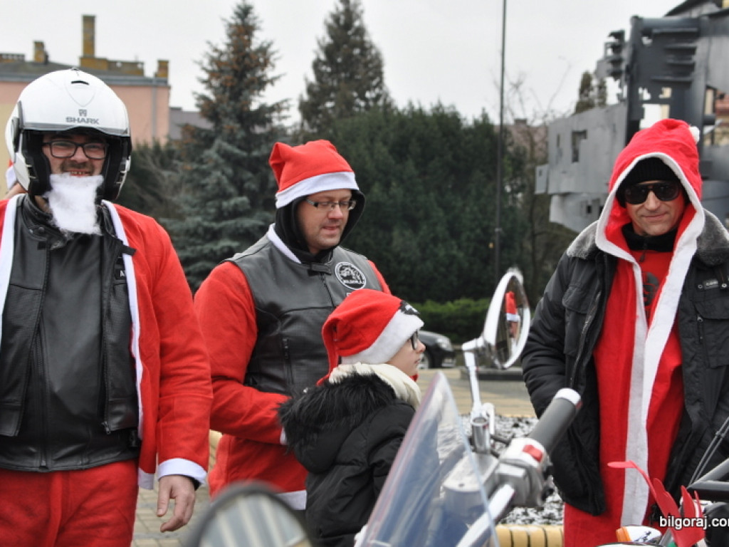 Mikołaje na motocyklach ruszyli sprawiać dzieciom przyjemność (FOTO)