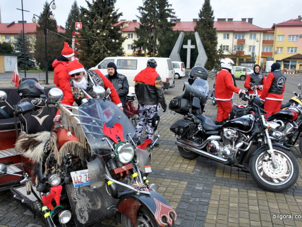 Mikołaje na motocyklach ruszyli sprawiać dzieciom przyjemność (FOTO)