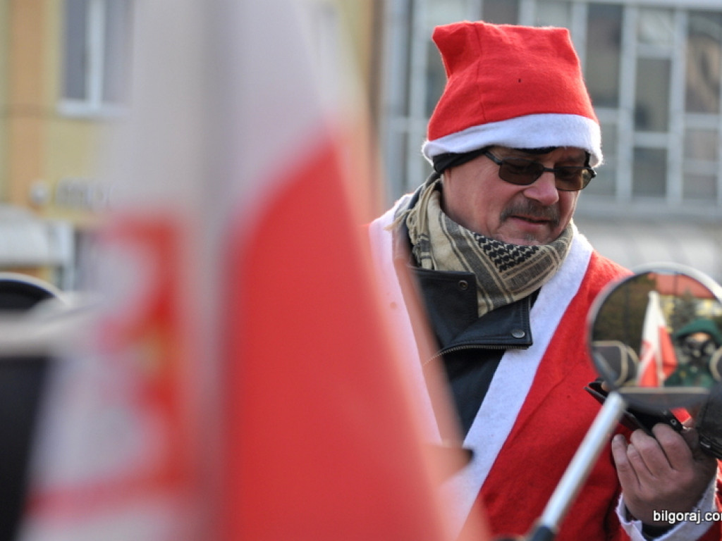 Mikołaje na motocyklach ruszyli sprawiać dzieciom przyjemność (FOTO)
