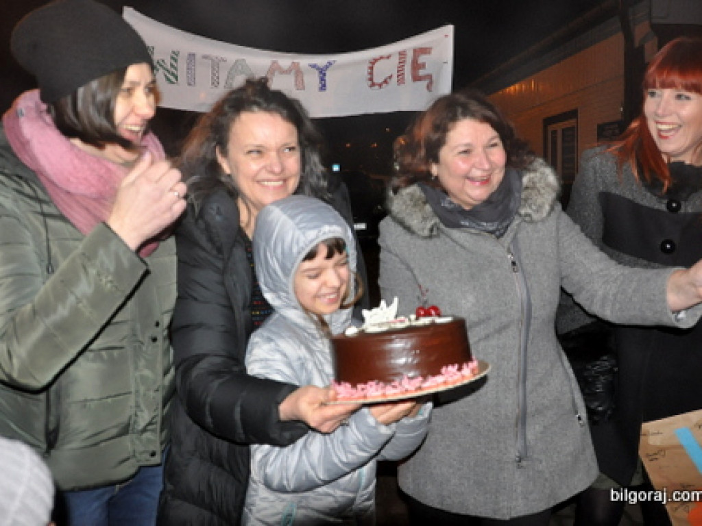 Powitanie Jagody. Były koleżanki i koledzy, nauczyciele i przyjaciele dziewczynki (FOTO)