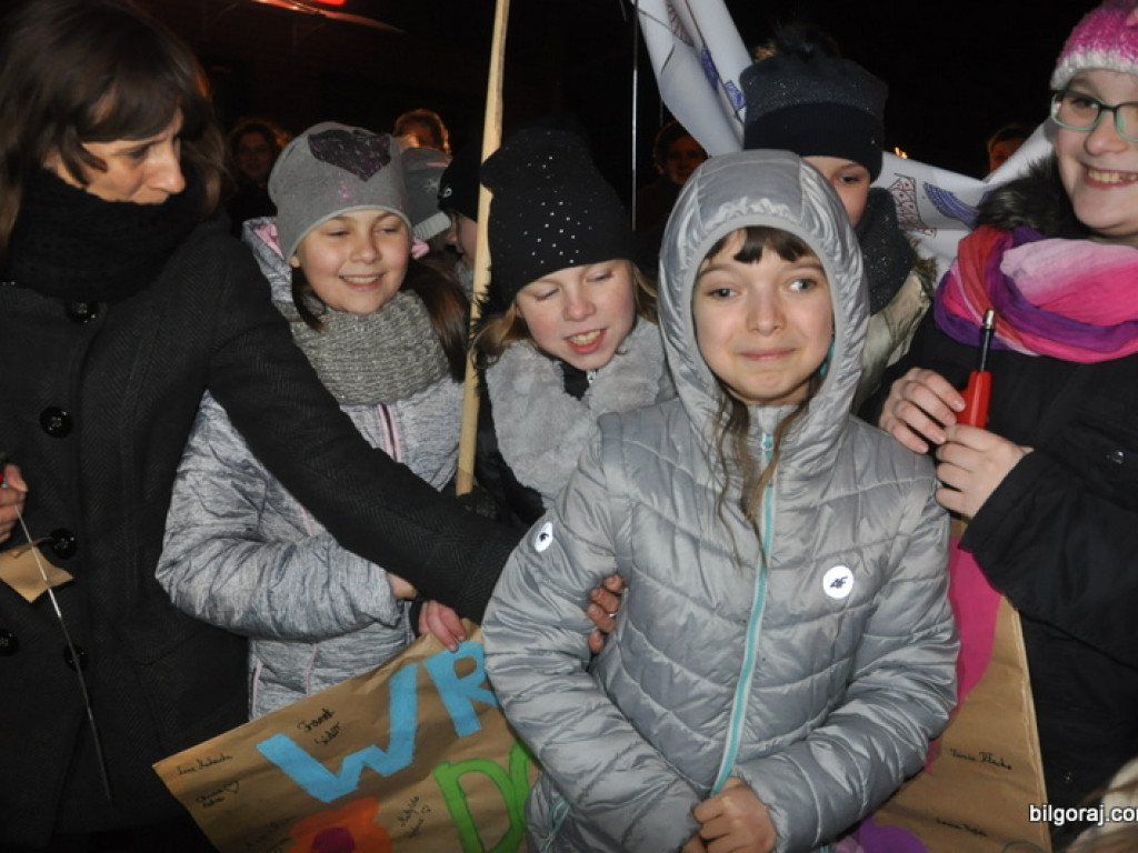 Powitanie Jagody. Były koleżanki i koledzy, nauczyciele i przyjaciele dziewczynki (FOTO)