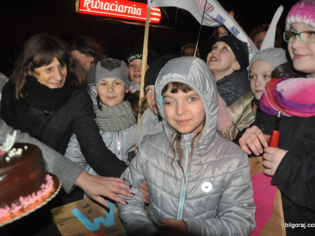 Powitanie Jagody. Były koleżanki i koledzy, nauczyciele i przyjaciele dziewczynki (FOTO)