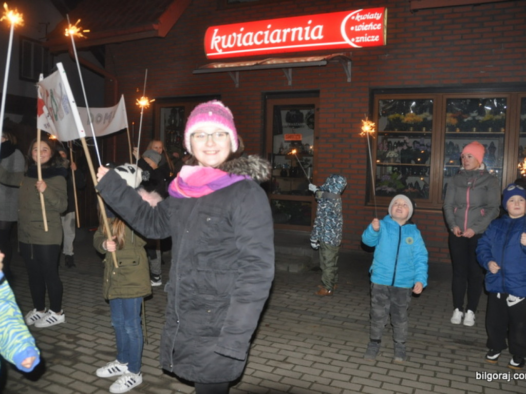 Powitanie Jagody. Były koleżanki i koledzy, nauczyciele i przyjaciele dziewczynki (FOTO)