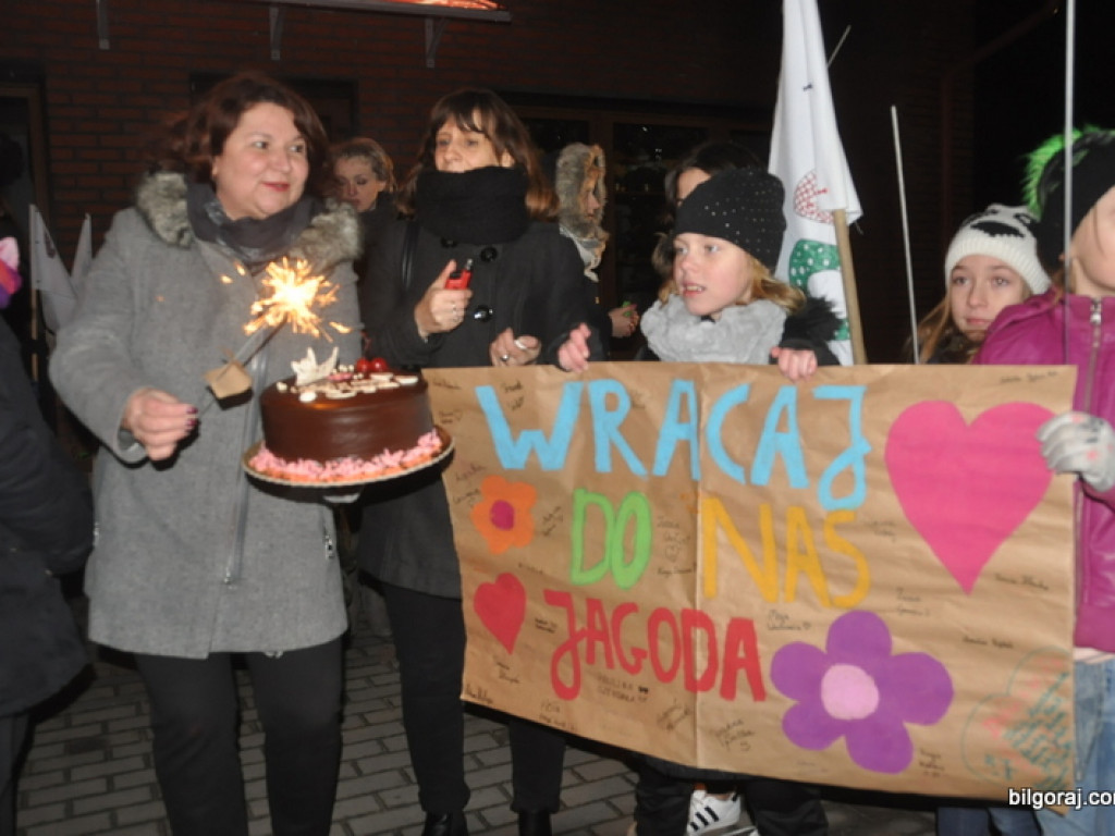 Powitanie Jagody. Były koleżanki i koledzy, nauczyciele i przyjaciele dziewczynki (FOTO)