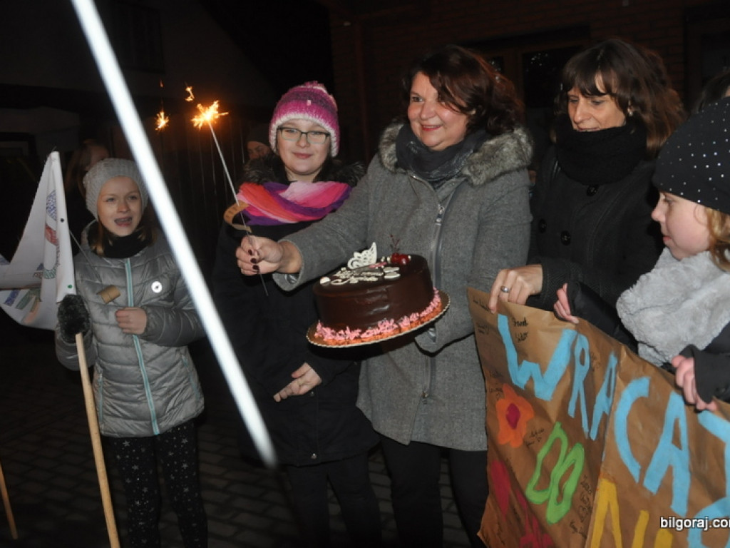 Powitanie Jagody. Były koleżanki i koledzy, nauczyciele i przyjaciele dziewczynki (FOTO)