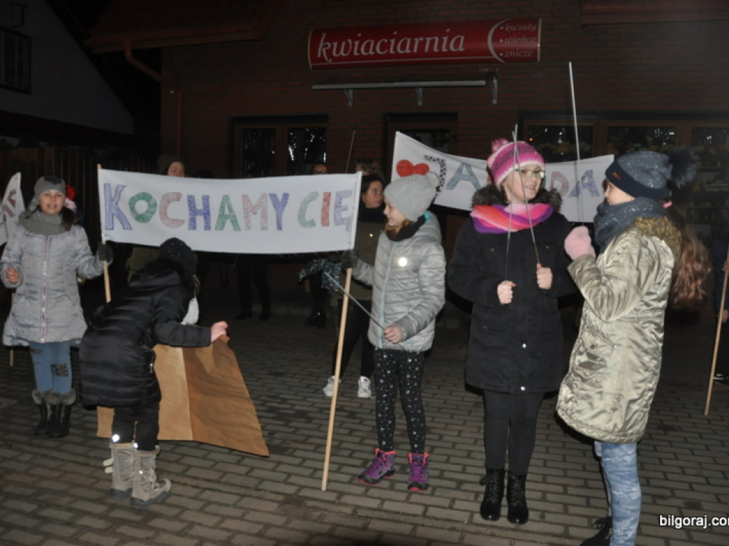 Powitanie Jagody. Były koleżanki i koledzy, nauczyciele i przyjaciele dziewczynki (FOTO)
