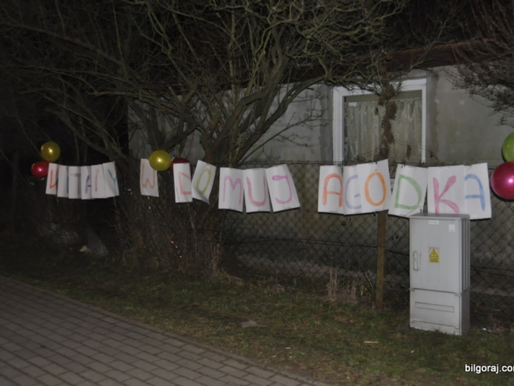 Powitanie Jagody. Były koleżanki i koledzy, nauczyciele i przyjaciele dziewczynki (FOTO)