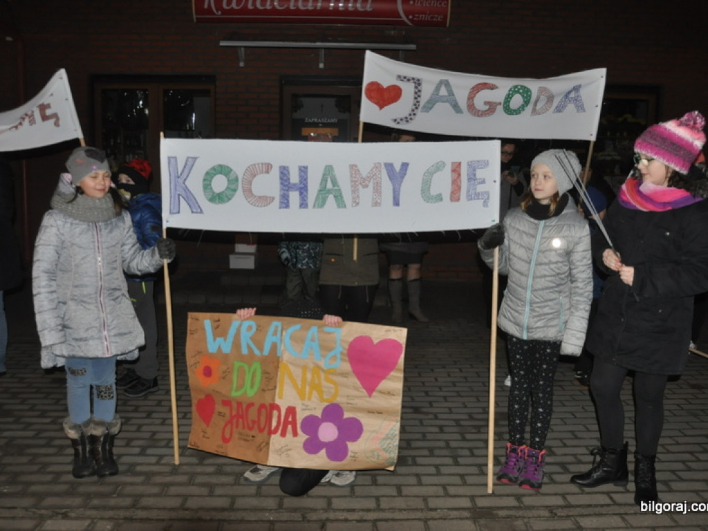 Powitanie Jagody. Były koleżanki i koledzy, nauczyciele i przyjaciele dziewczynki (FOTO)