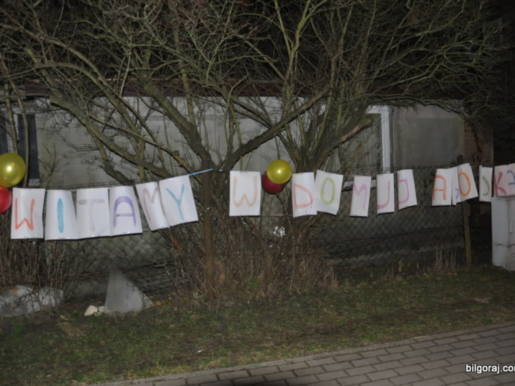 Powitanie Jagody. Były koleżanki i koledzy, nauczyciele i przyjaciele dziewczynki (FOTO)