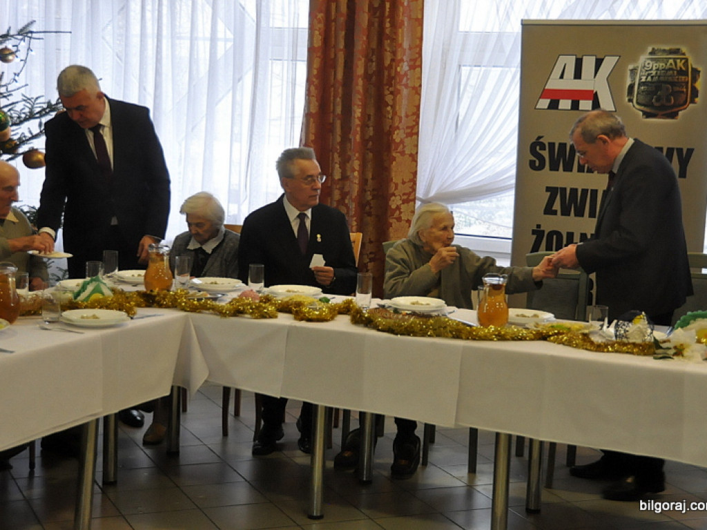 Świąteczne wsparcie dla kombatantów od Światowego Związku Żołnierzy Armii Krajowej (FOTO, VIDEO)