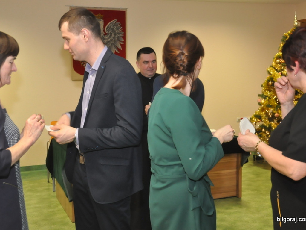 Spotkanie opłatkowe Rady Powiatu i pracowników Starostwa Powiatowego w Biłgoraju (FOTO)