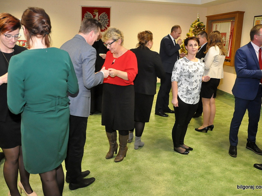 Spotkanie opłatkowe Rady Powiatu i pracowników Starostwa Powiatowego w Biłgoraju (FOTO)
