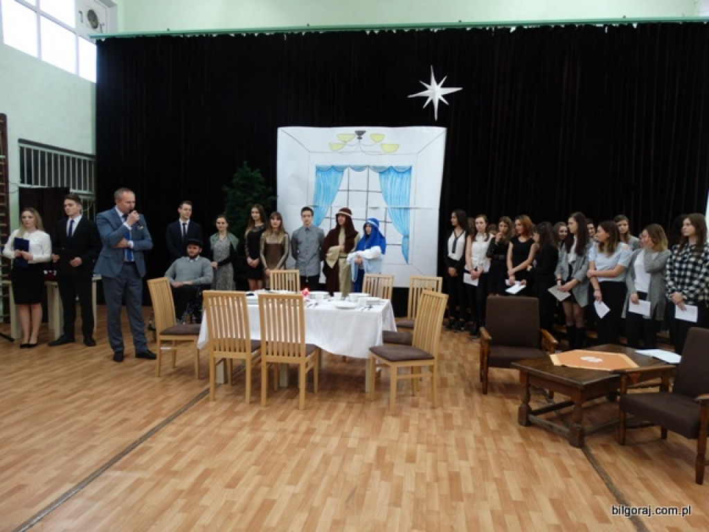 Czy jesteśmy gotowi przyjąć do stołu drugiego człowieka? Jasełka w ZSZiO (FOTO)