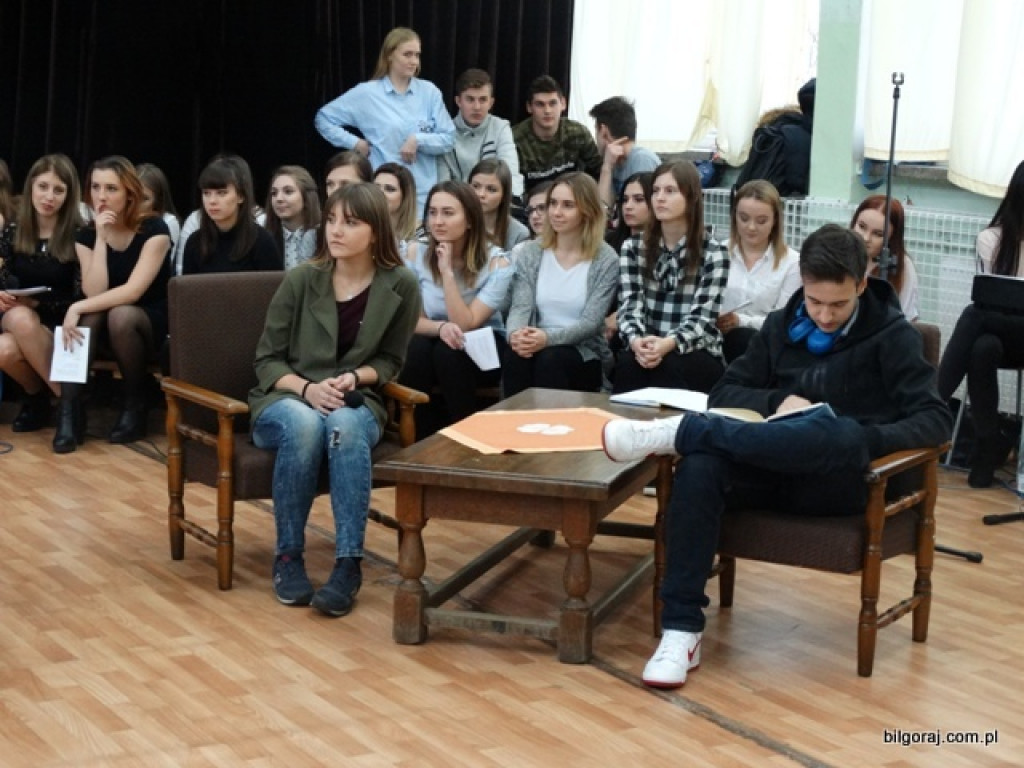 Czy jesteśmy gotowi przyjąć do stołu drugiego człowieka? Jasełka w ZSZiO (FOTO)