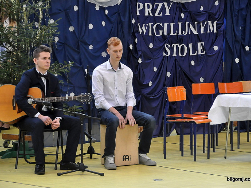 Przy wigilijnym stole w ZSBiO (FOTO)