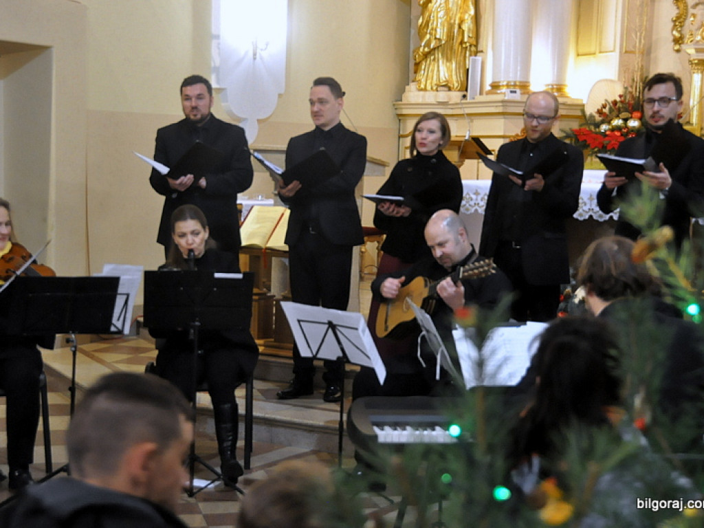 Niezwykły koncert kolęd w kościele Trójcy Przenajświętszej Wniebowzięcia NMP (FOTO, VIDEO)