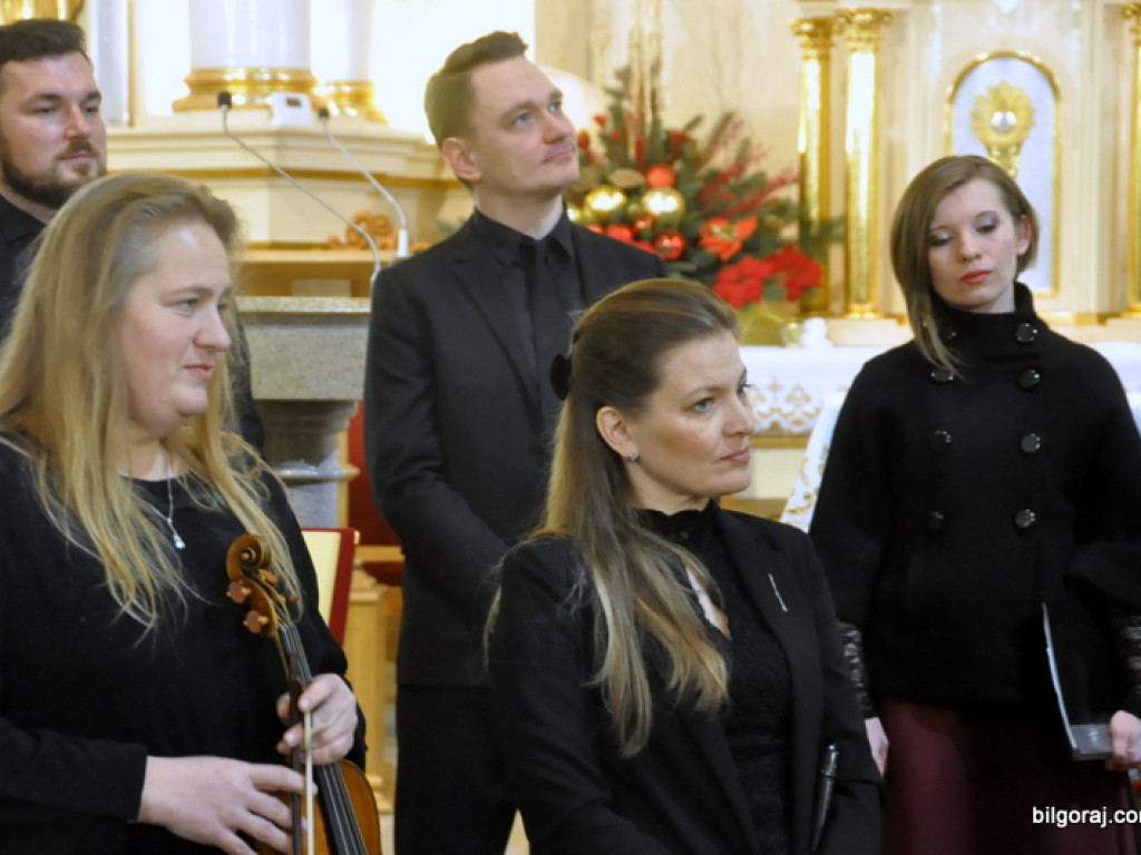 Niezwykły koncert kolęd w kościele Trójcy Przenajświętszej Wniebowzięcia NMP (FOTO, VIDEO)