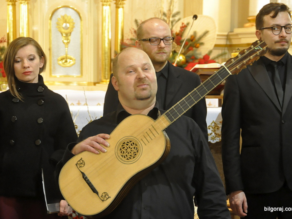 Niezwykły koncert kolęd w kościele Trójcy Przenajświętszej Wniebowzięcia NMP (FOTO, VIDEO)