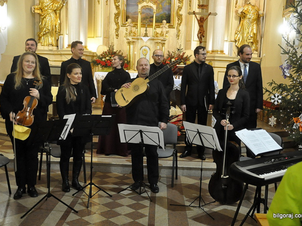 Niezwykły koncert kolęd w kościele Trójcy Przenajświętszej Wniebowzięcia NMP (FOTO, VIDEO)