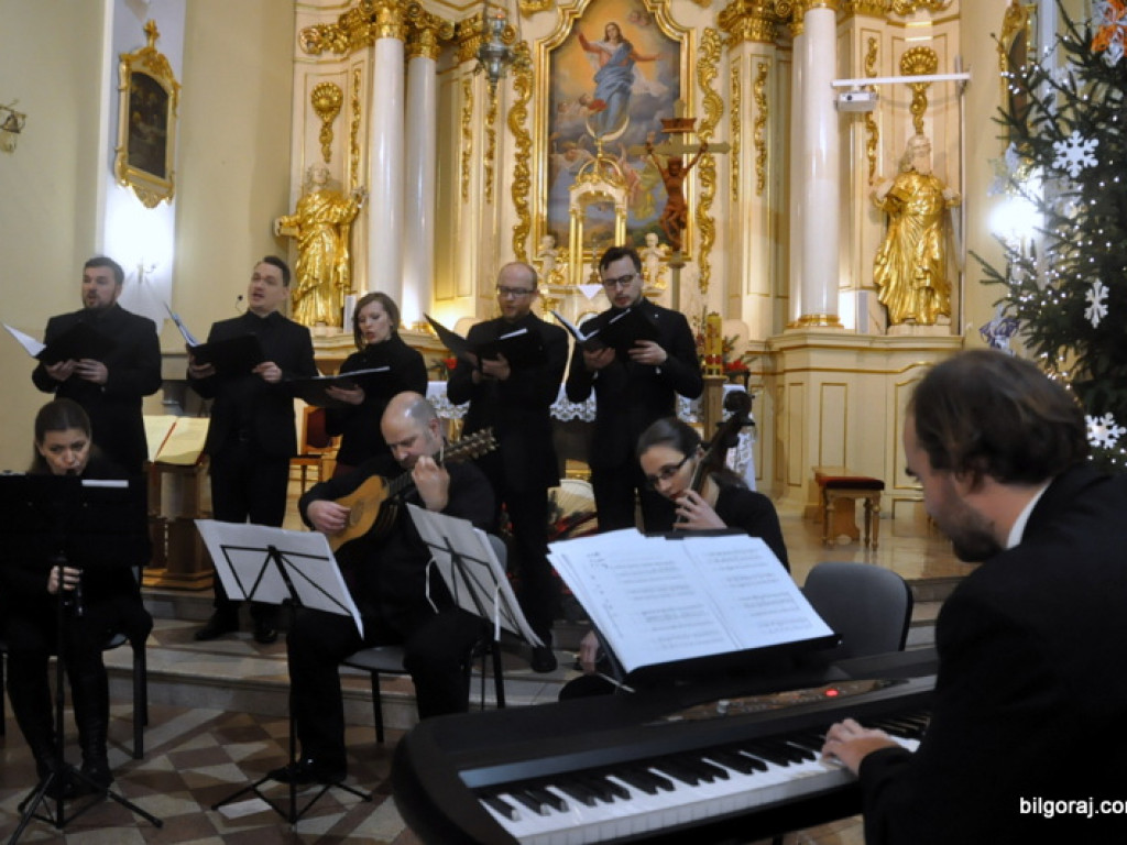Niezwykły koncert kolęd w kościele Trójcy Przenajświętszej Wniebowzięcia NMP (FOTO, VIDEO)