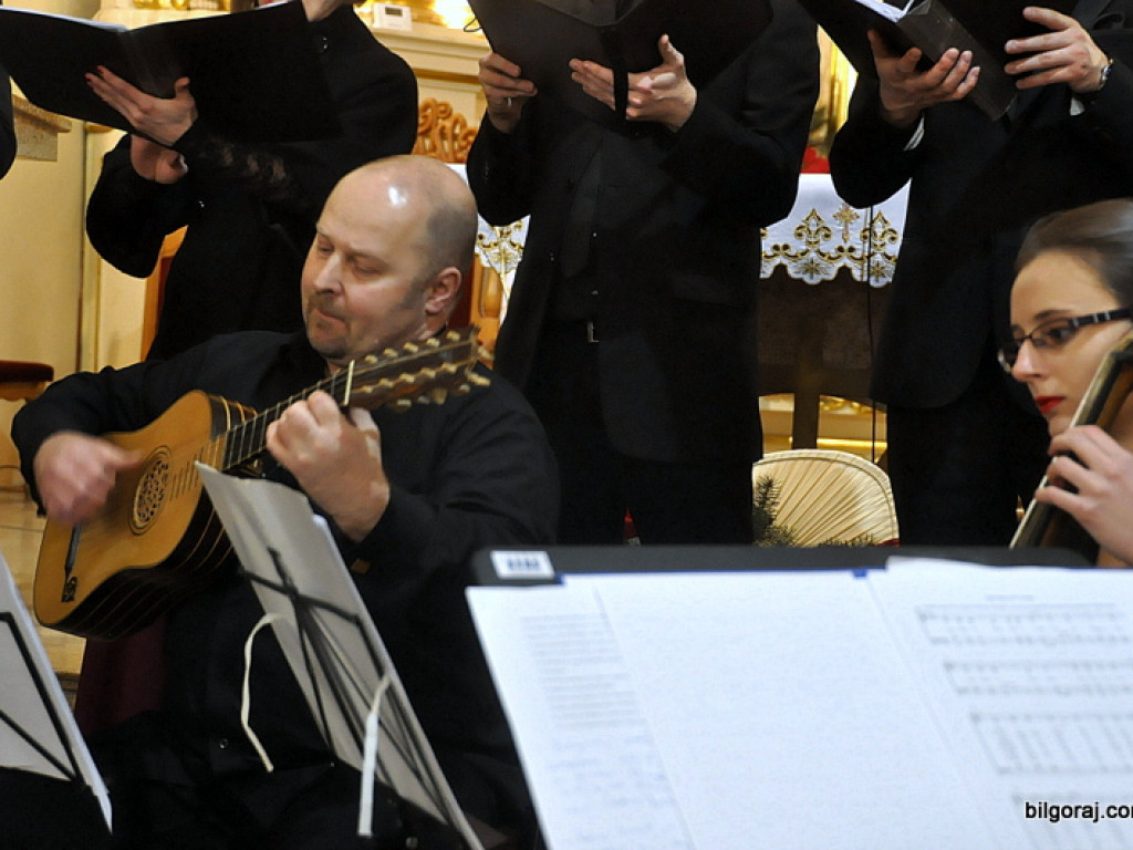Niezwykły koncert kolęd w kościele Trójcy Przenajświętszej Wniebowzięcia NMP (FOTO, VIDEO)