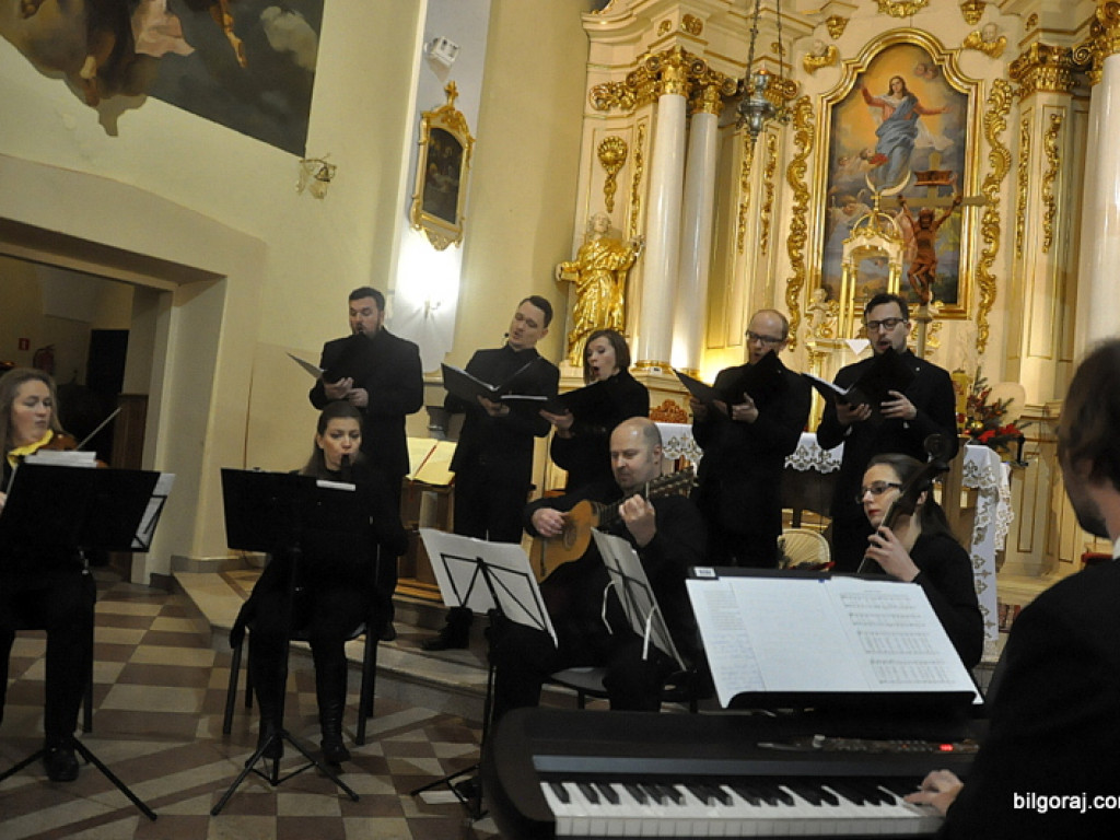 Niezwykły koncert kolęd w kościele Trójcy Przenajświętszej Wniebowzięcia NMP (FOTO, VIDEO)