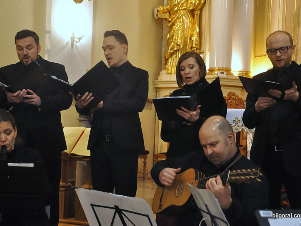 Niezwykły koncert kolęd w kościele Trójcy Przenajświętszej Wniebowzięcia NMP (FOTO, VIDEO)