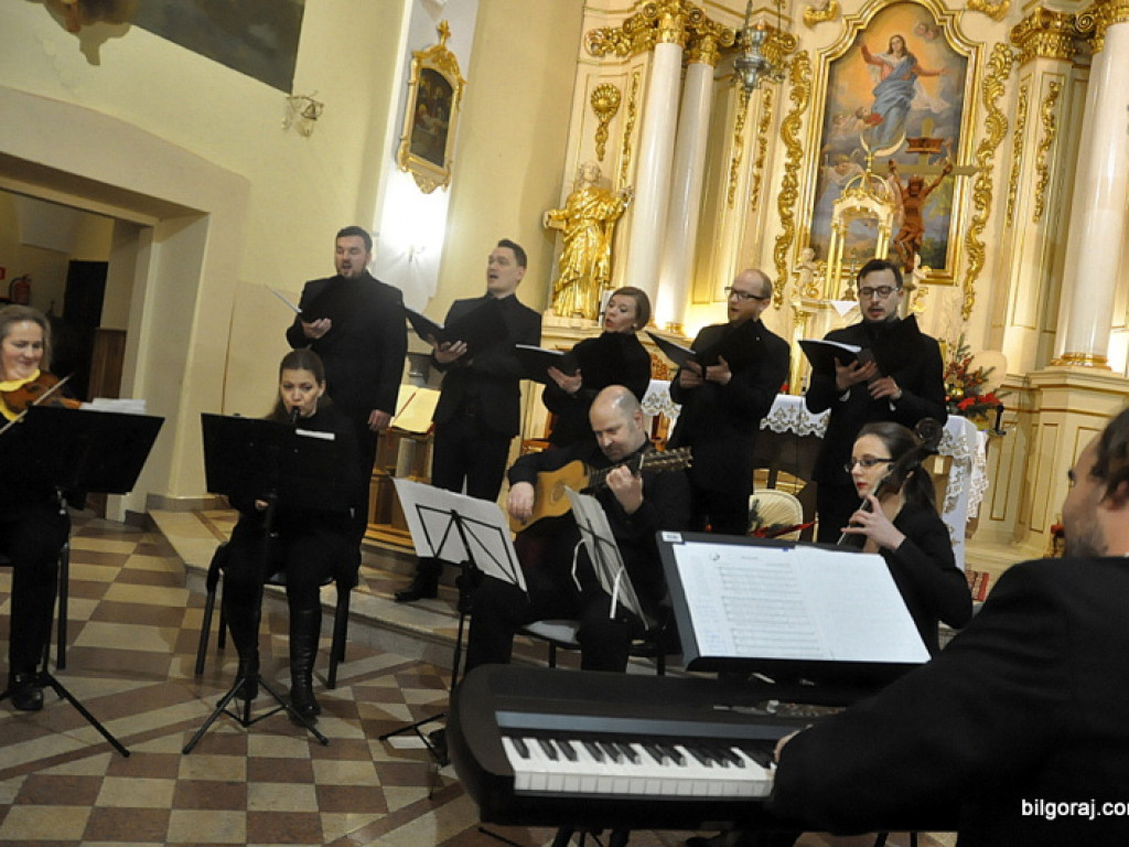 Niezwykły koncert kolęd w kościele Trójcy Przenajświętszej Wniebowzięcia NMP (FOTO, VIDEO)