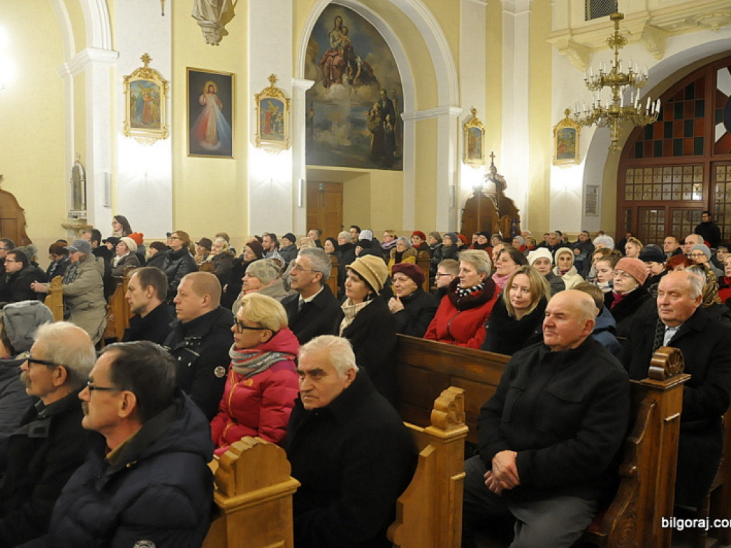 Niezwykły koncert kolęd w kościele Trójcy Przenajświętszej Wniebowzięcia NMP (FOTO, VIDEO)