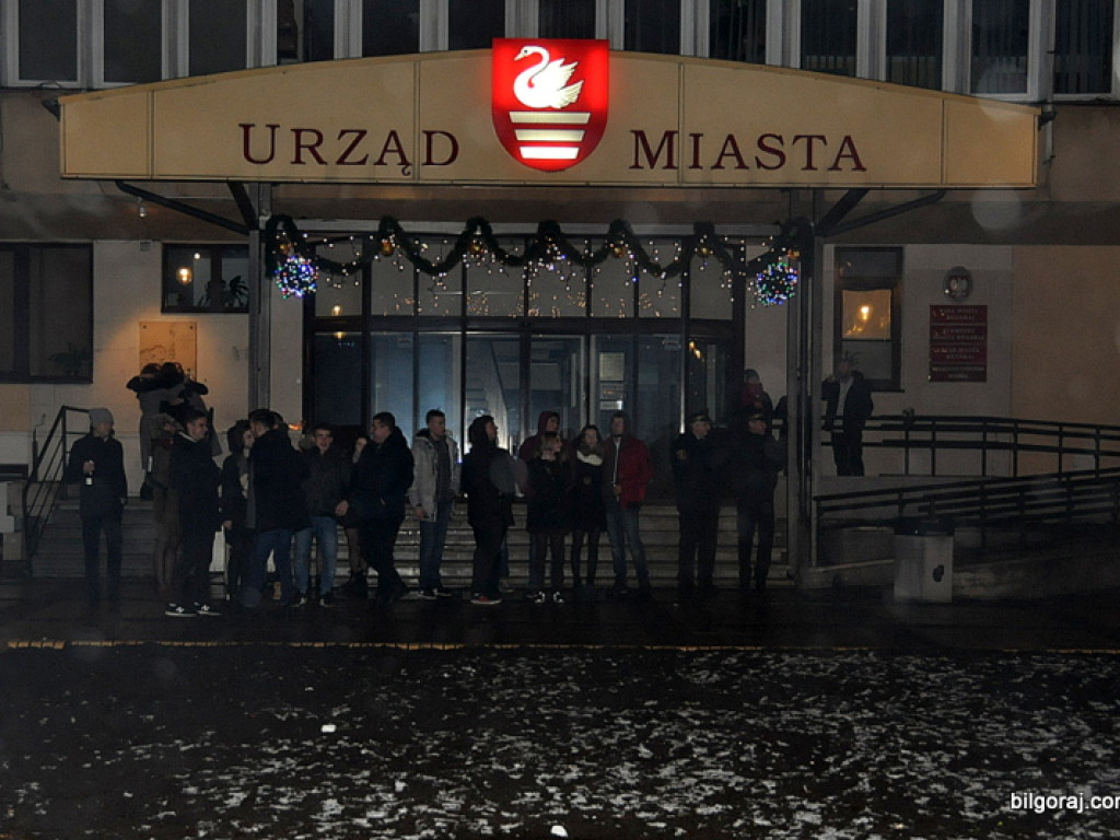 Mieszkańcy Biłgoraja przywitali Nowy Rok pod Ratuszem (FOTO)
