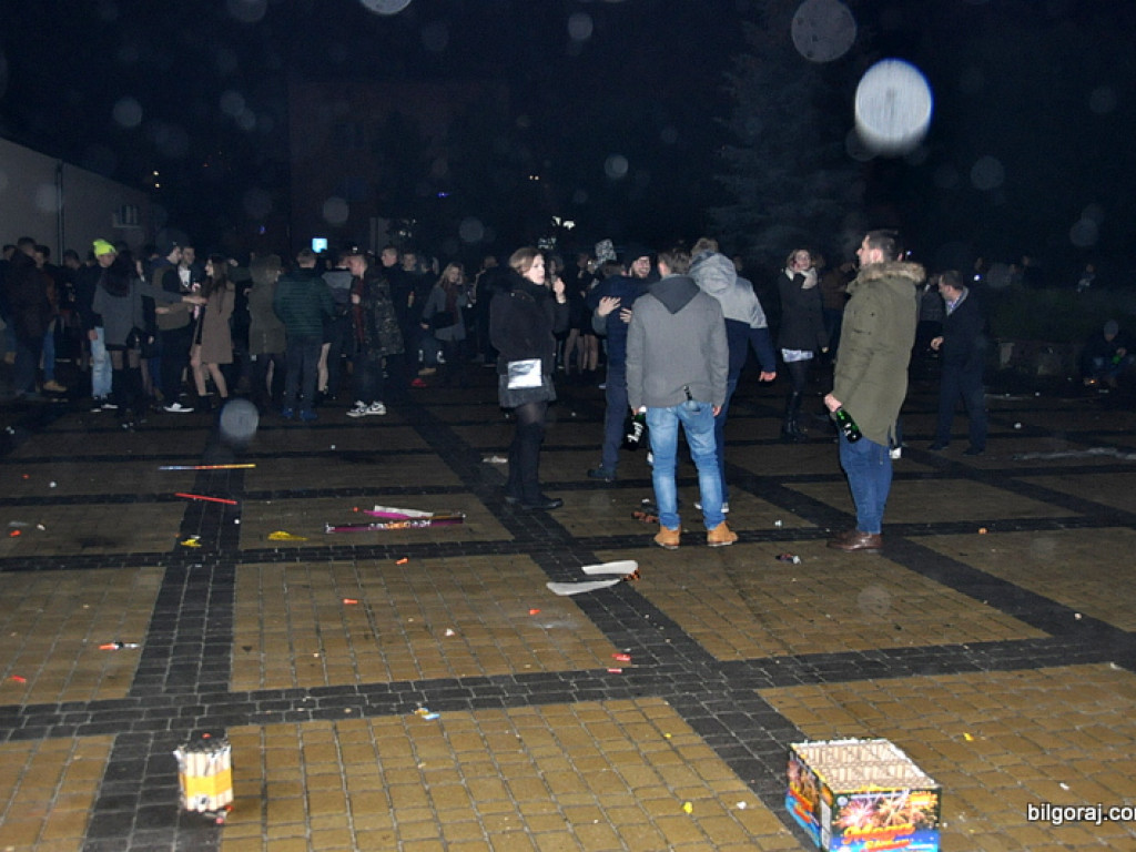 Mieszkańcy Biłgoraja przywitali Nowy Rok pod Ratuszem (FOTO)
