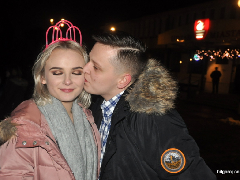 Mieszkańcy Biłgoraja przywitali Nowy Rok pod Ratuszem (FOTO)