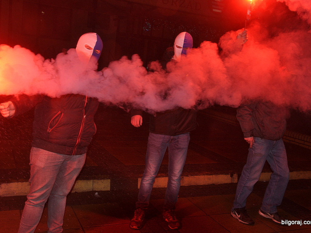 Mieszkańcy Biłgoraja przywitali Nowy Rok pod Ratuszem (FOTO)