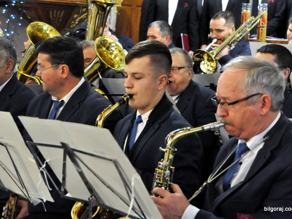 Biłgorajski chór i orkiestra dęta kolędowali w kościele św. Jerzego (FOTO)
