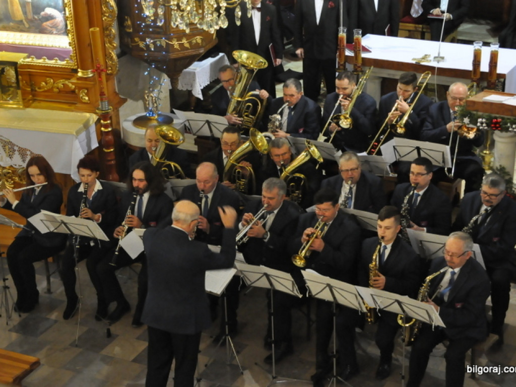 Biłgorajski chór i orkiestra dęta kolędowali w kościele św. Jerzego (FOTO)