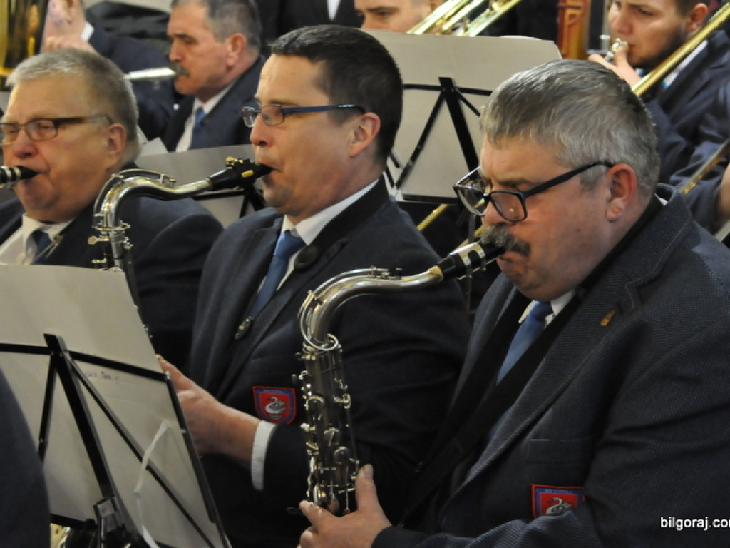 Biłgorajski chór i orkiestra dęta kolędowali w kościele św. Jerzego (FOTO)