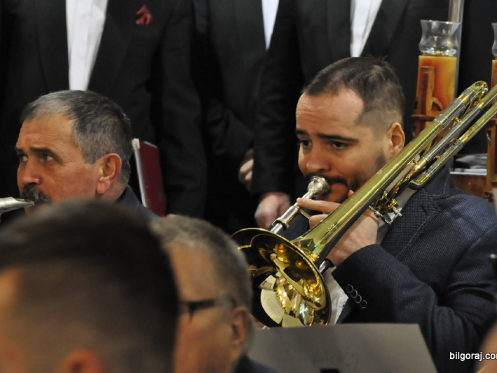 Biłgorajski chór i orkiestra dęta kolędowali w kościele św. Jerzego (FOTO)