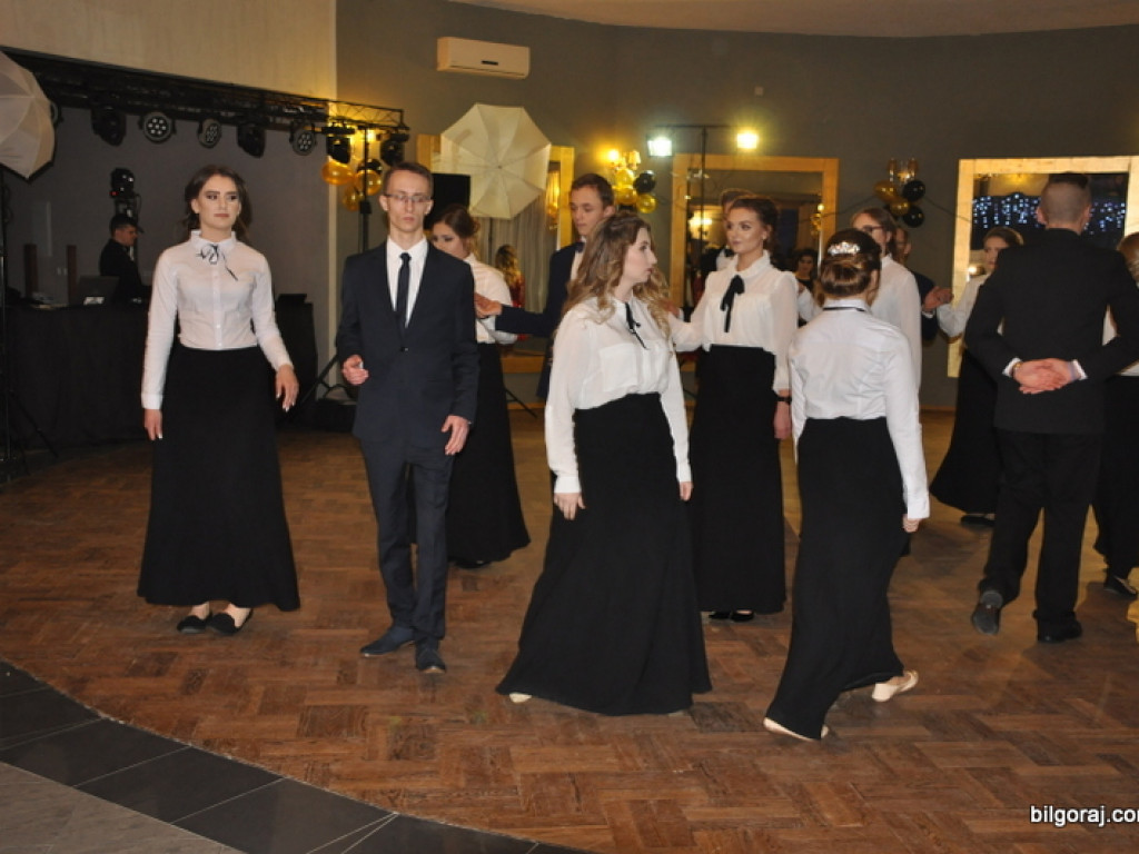 Studniówka uczniów Katolickiego Liceum Ogólnokształcącego (FOTO)