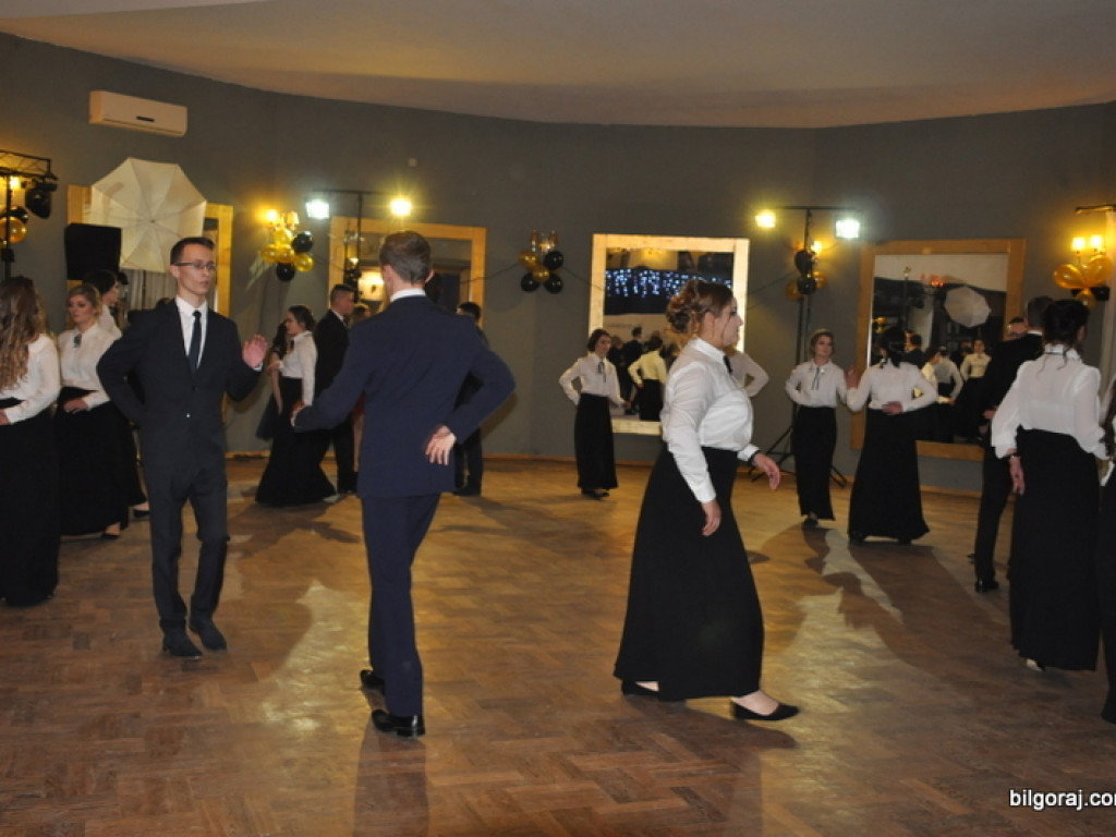 Studniówka uczniów Katolickiego Liceum Ogólnokształcącego (FOTO)