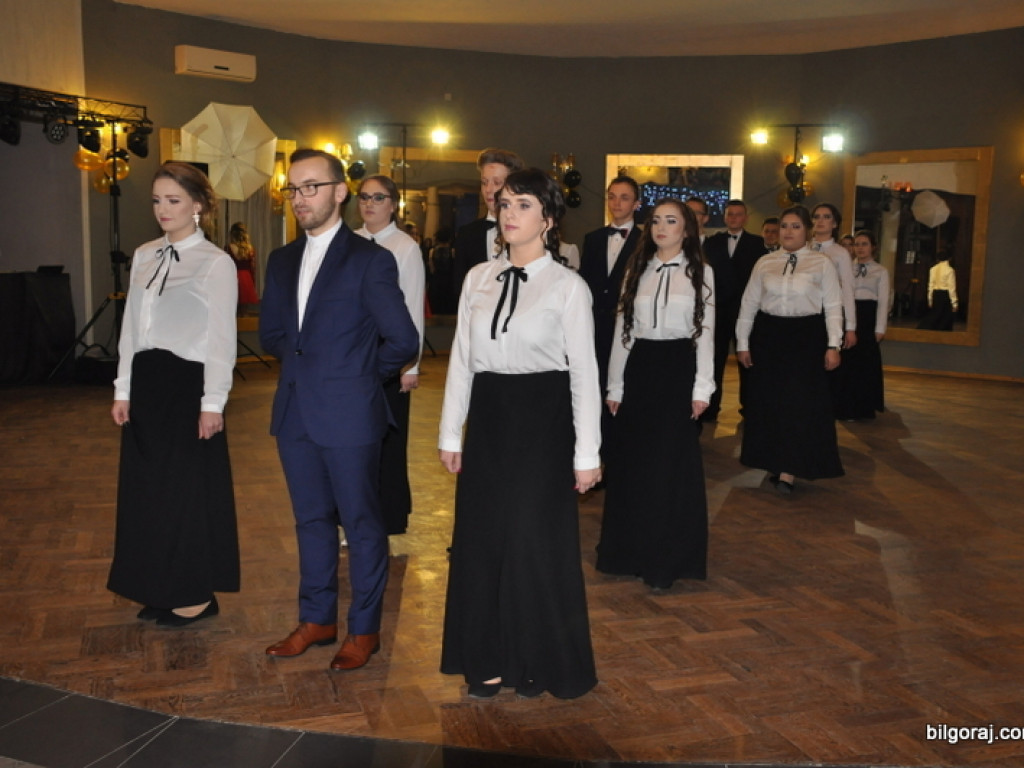 Studniówka uczniów Katolickiego Liceum Ogólnokształcącego (FOTO)
