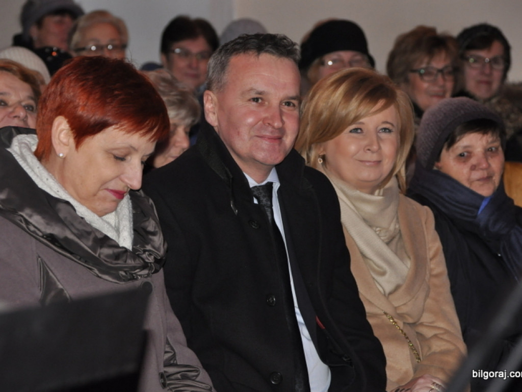 Koncert Maćka Miecznikowskiego w Soli. Zabrzmiały polskie kolędy i popularne piosenki (FOTO, VIDEO)