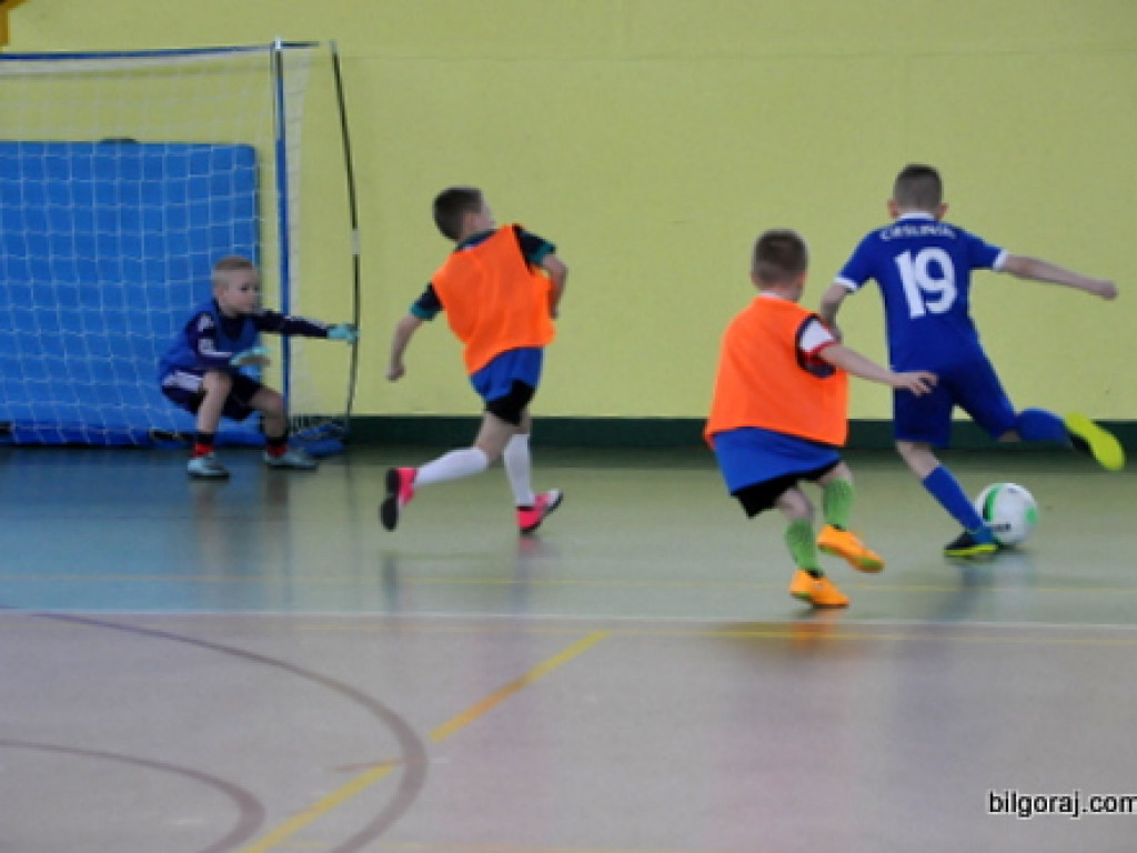 Sportowe zmagania małych piłkarzy (FOTO)