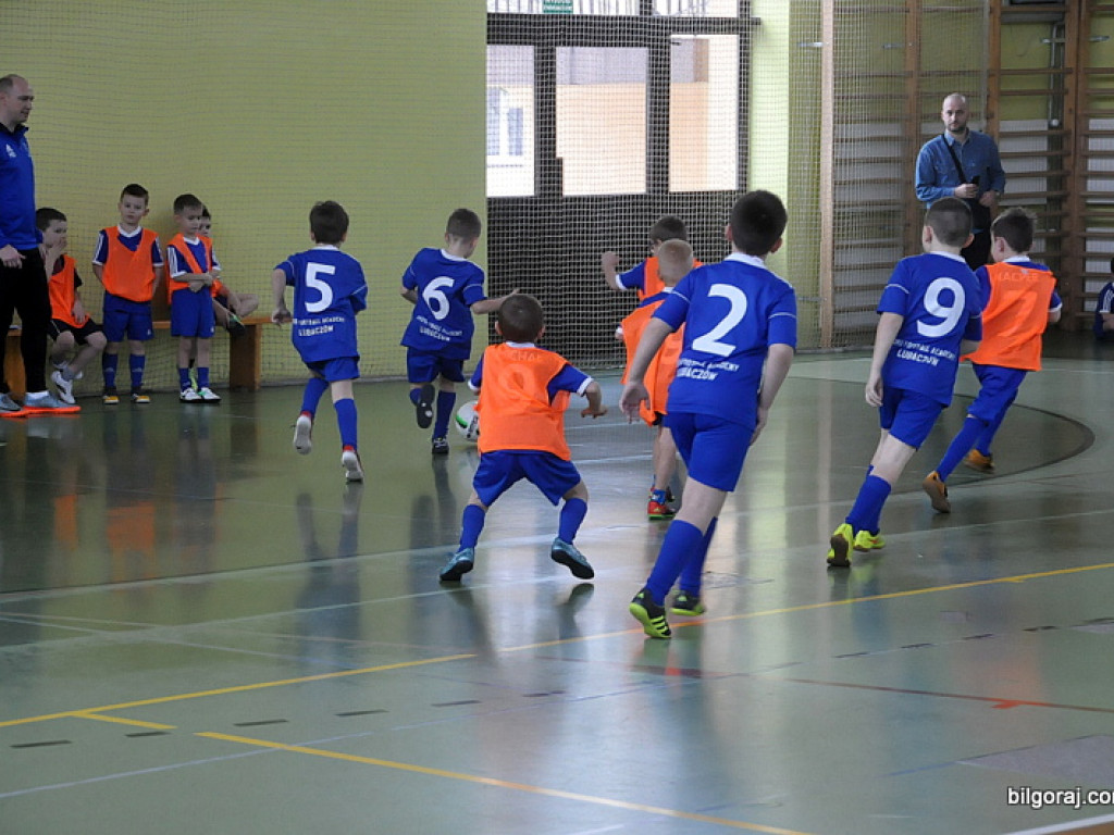 Sportowe zmagania małych piłkarzy (FOTO)